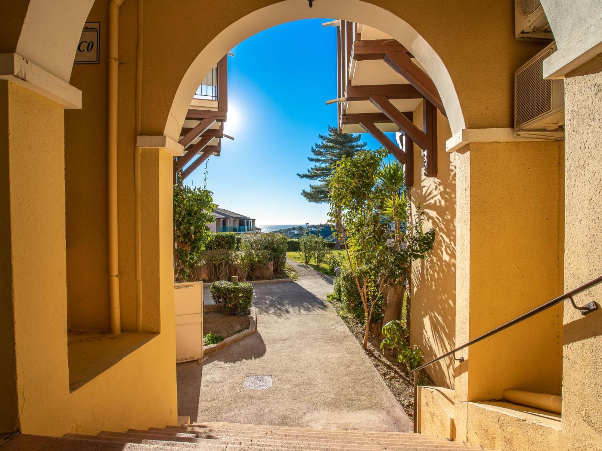 Apartment Village Cap Esterel - Le Village-81 By Interhome Сен-Рафаэль Экстерьер фото